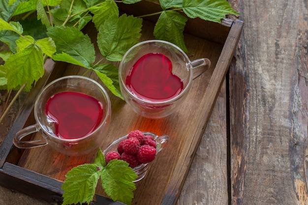 Jak działa herbatka z lipy, malin i bzu na grypę i przeziębienie?