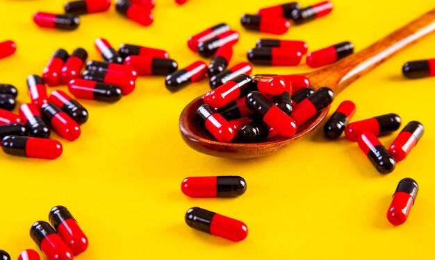 Jak działają kapsułki Keltican Forte z witaminą B12 i kwasem foliowym?