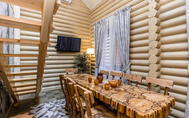 Jak urządzić domek z drewna w zgodzie z naturą?