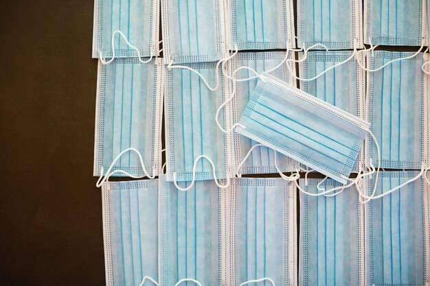 Jak wybrać maseczkę medyczną z gumką 100 sztuk do codziennego użytku?