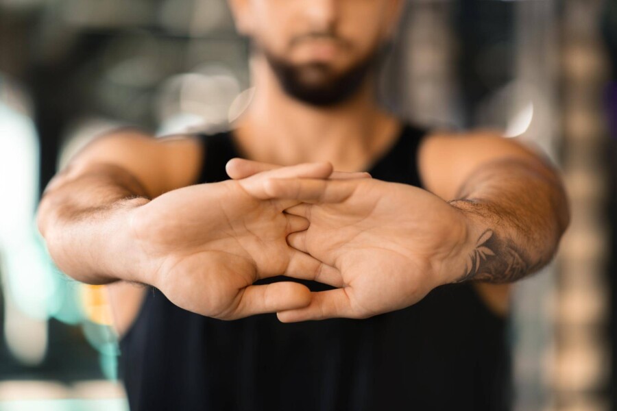 Jak wzmocnić nadgarstki ćwiczenia dla lepszej sprawności ręki